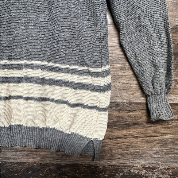 Daisy Fuentes Gray and Cream Sweater - Picture 6 of 7